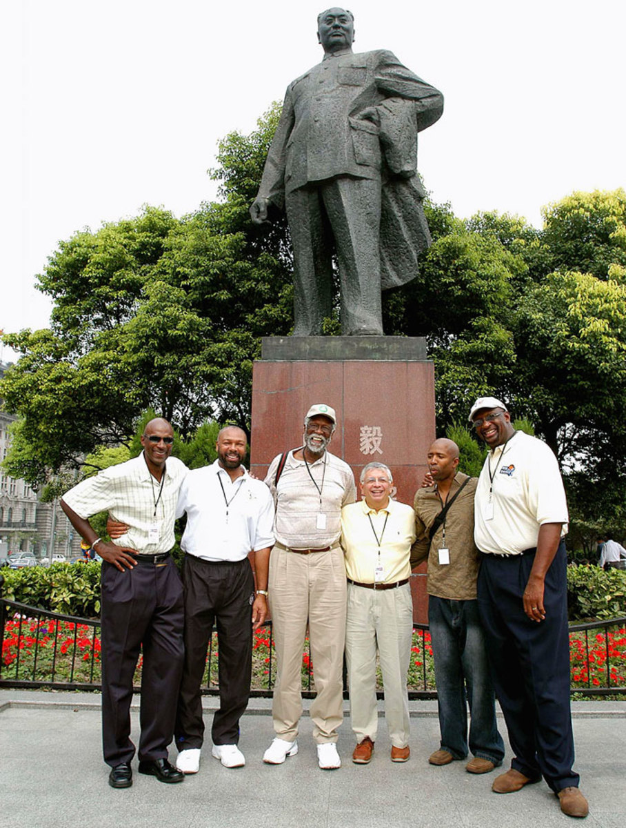 2004-1012-2004-Clyde-Drexler-Mel-Davis-Bill-Russell-David-Stern-Kenny-Smith-Bob-Lanier.jpg
